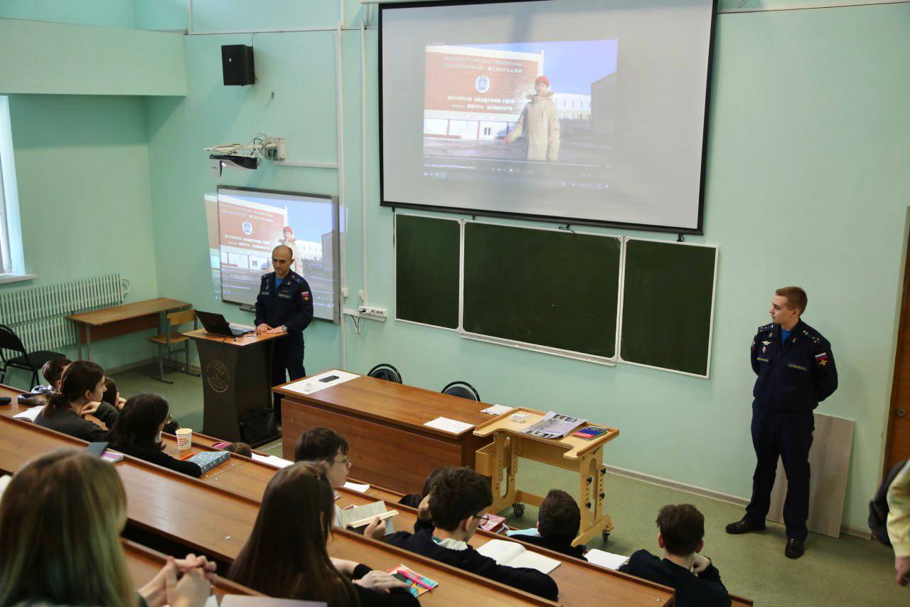 В университете «Дубна» прошли тематические уроки мужества ко Дню защитника Отечества - фото 1