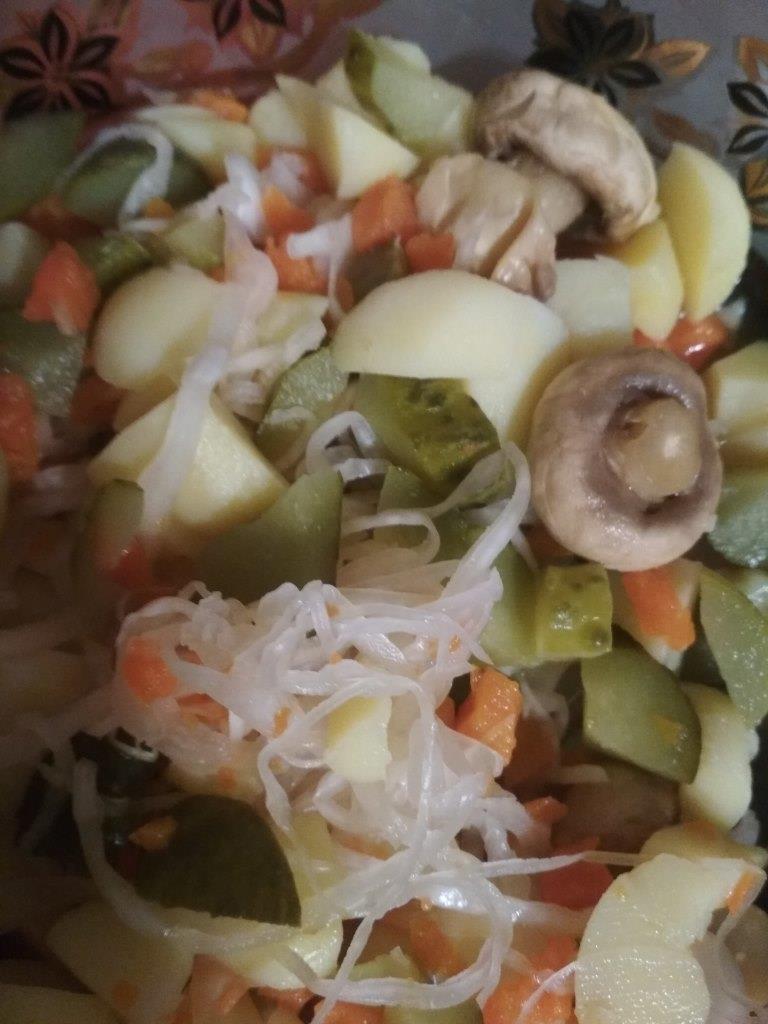 Эко-кулинария: салат с грибами и квашеной капустой «Пикник»  - фото 1