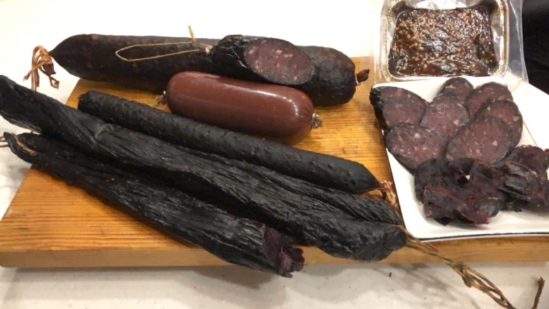 "ЭкоГрад": в Магадане начали производить колбасу из тюленей - фото 1