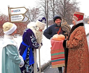 Деда Мороза в Коломенском встретили хлебом-солью. Зима началась! - фото 1